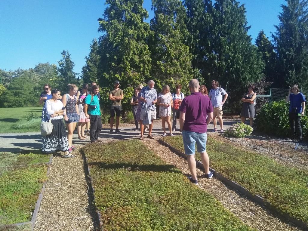 Ve středu 9. Září proběhl v Návštěvnickém centru Dendrologické zahrady workshop na téma „ROSTLINY JAKO OBNOVITELNÝ ZDROJ